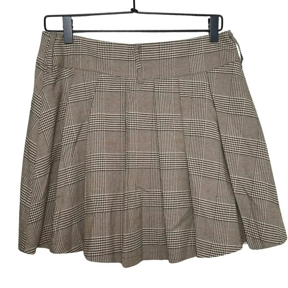 NWT Ci Sono Women’s Plaid Pleated Button Front Mini Skirt Brown Size Large - Picture 3 of 6